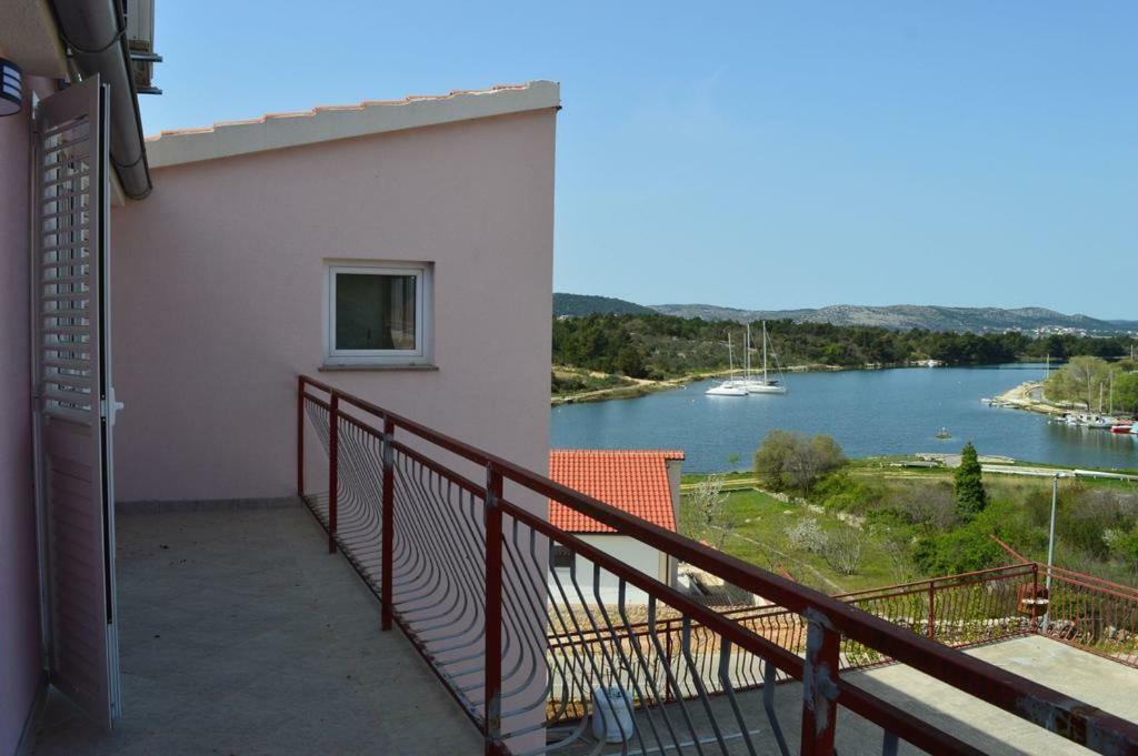 Apartmani Slavica Шибеник Екстер'єр фото