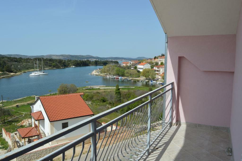 Apartmani Slavica Шибеник Екстер'єр фото